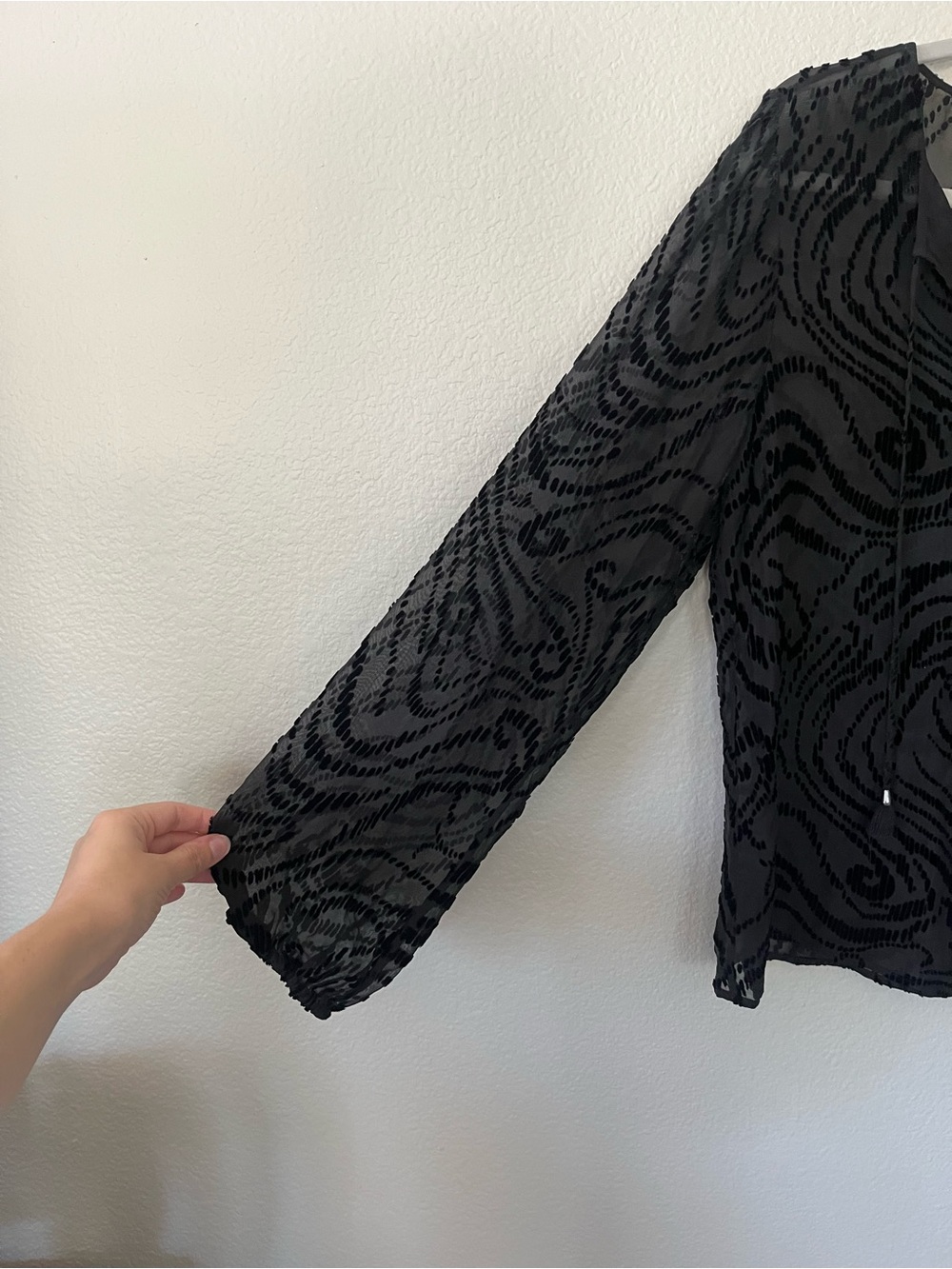 PAIGE Selma Velvet Swirl Pattern With Tassels LS Blouse in Black Women's Size M - Picture 4 of 14